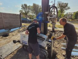 Schroeffundering voor grote constructies in Zeeland