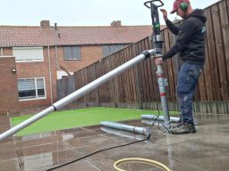 Schroeffundering voor kleine constructies in Zeeland