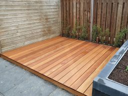 Schroeffundering voor kleine constructies in Zeeland